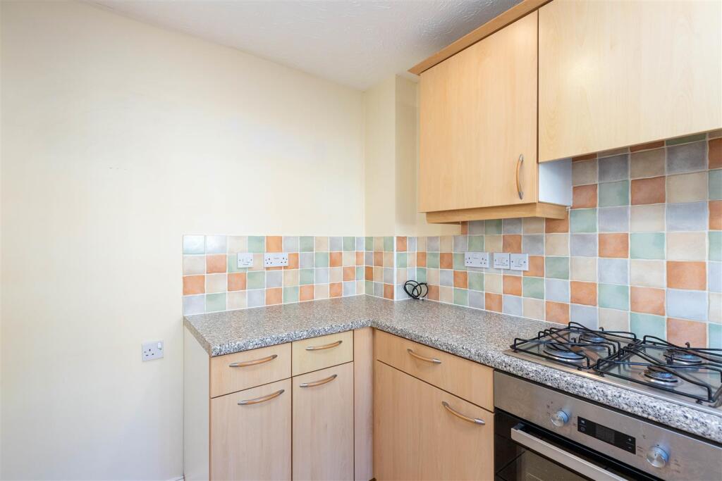 Kitchen 2.jpg