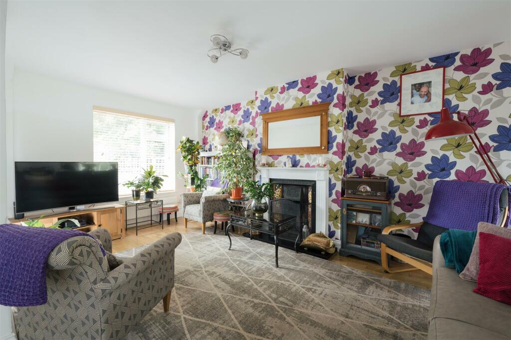 4 Beaumont Close, Hitchin-03.jpg