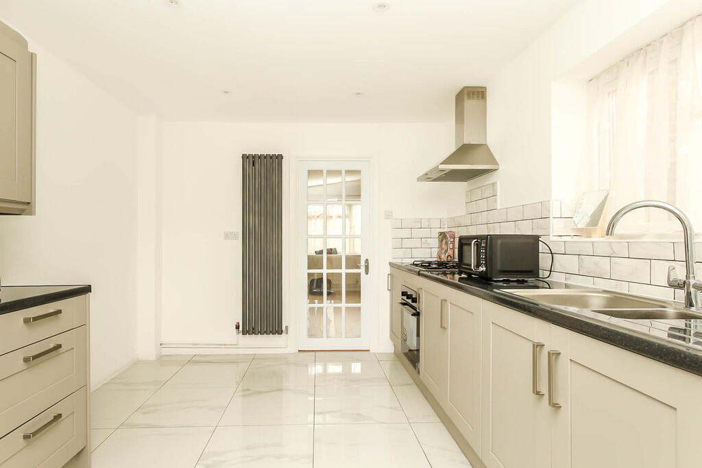 Kitchen/Breakfast...