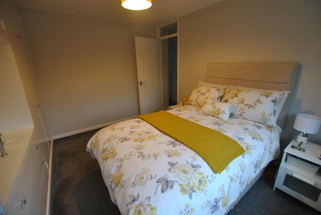 MAIN BEDROOM