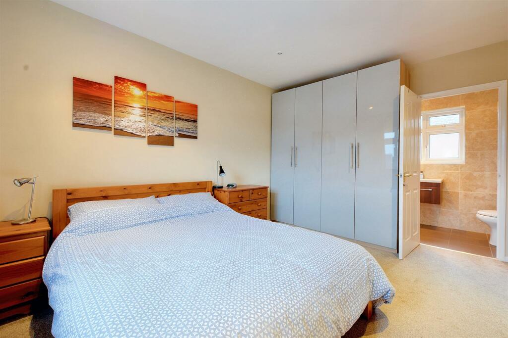 Bedroom 1_3.jpeg