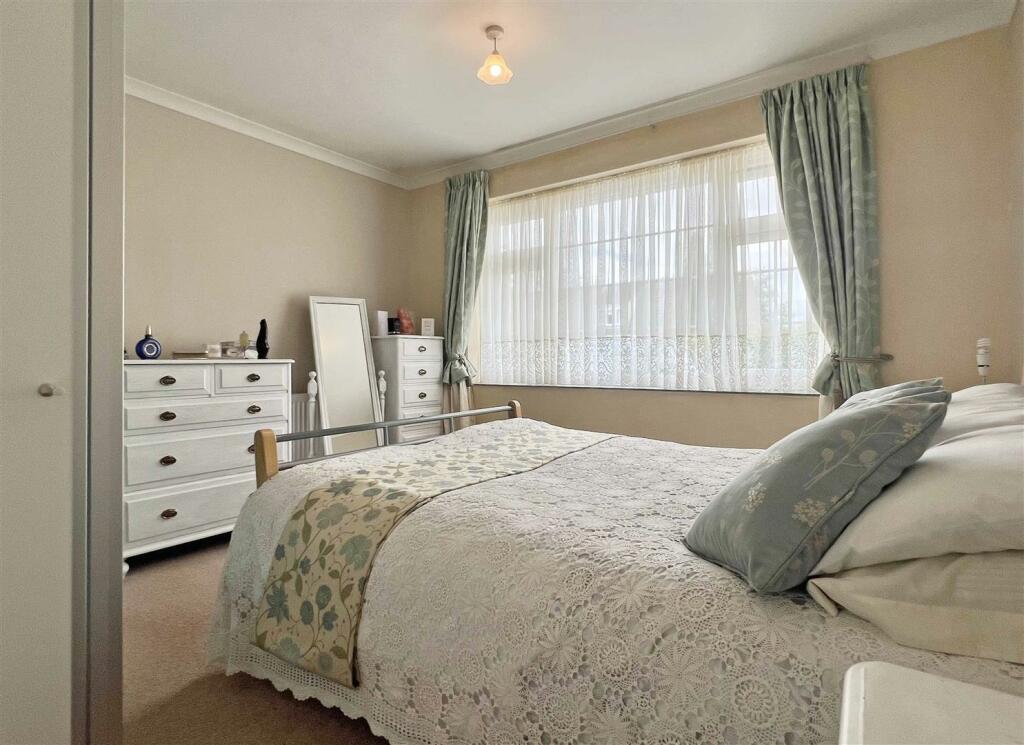 Bed 1.jpg