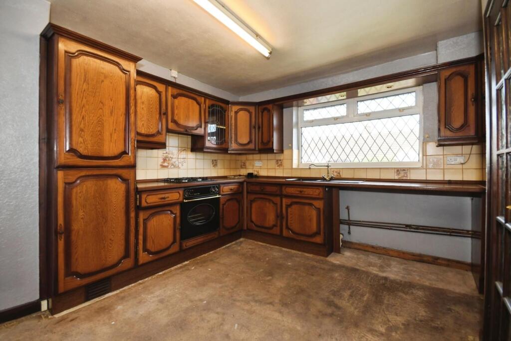 KITCHEN 02.jpg