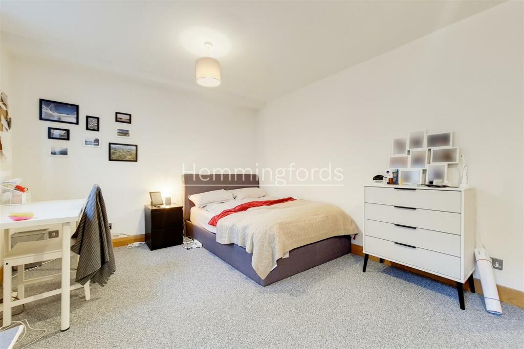 4_Main Bedroom-0.jpg