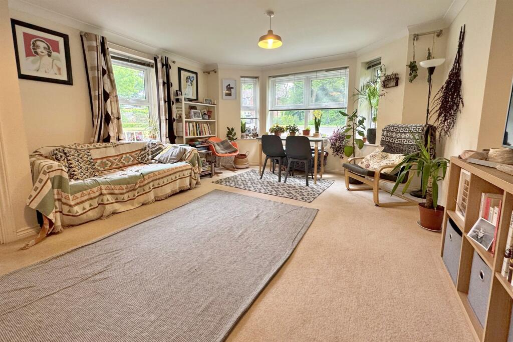 Living/Dining Area