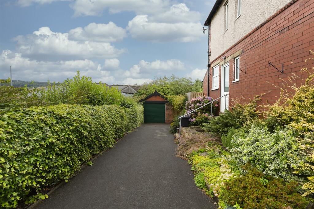 Bramleys Estate Agents - Exley Lane - Halifax (33)