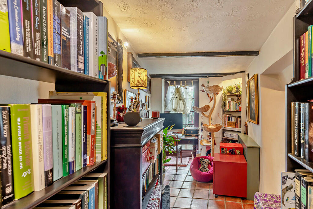 8618200-interior0...