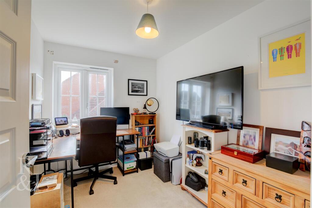 25 Maygreen Avenue (12).jpg