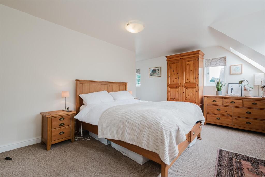 Principal Bedroom Aspect 3