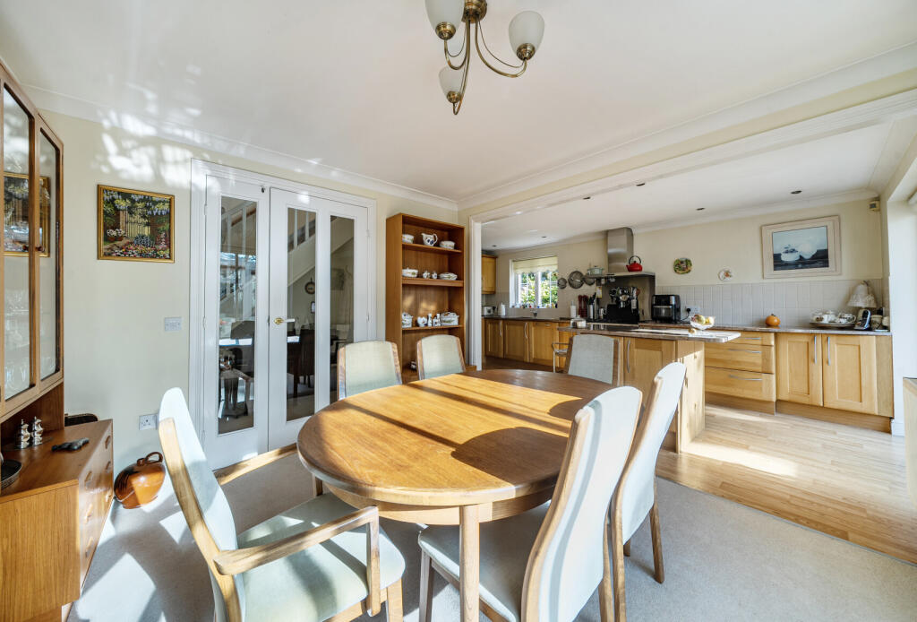 1371251-6-68f8c92...