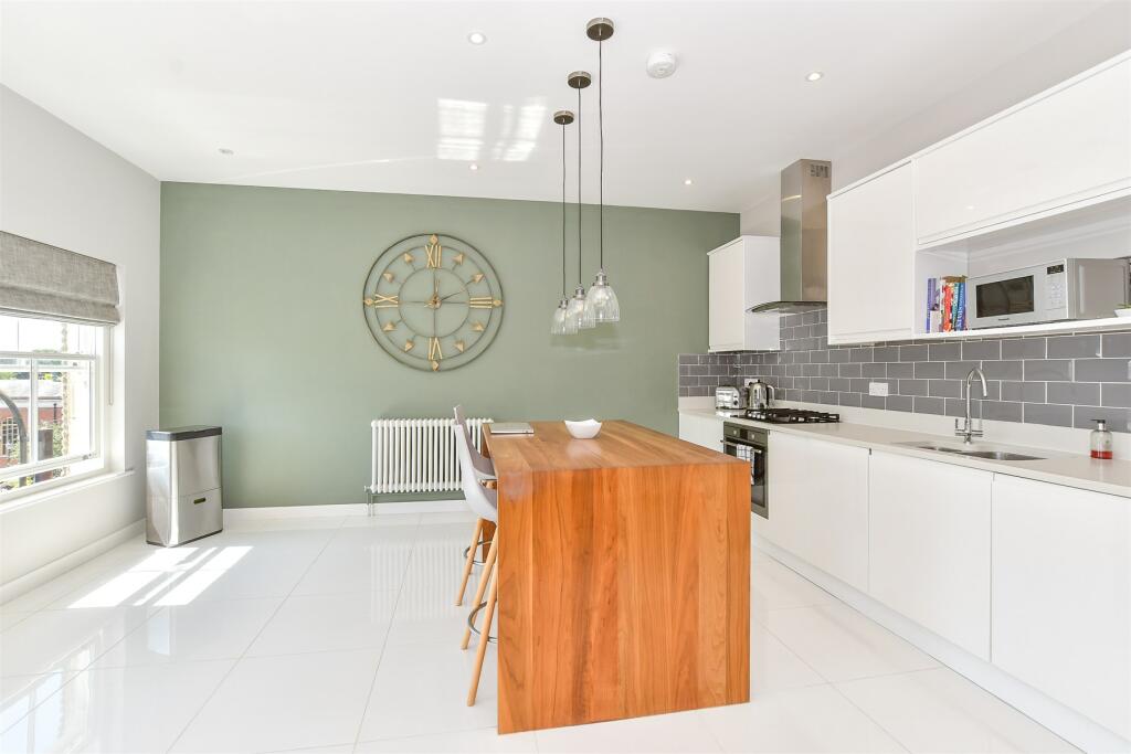 Kitchen/ Dining Area