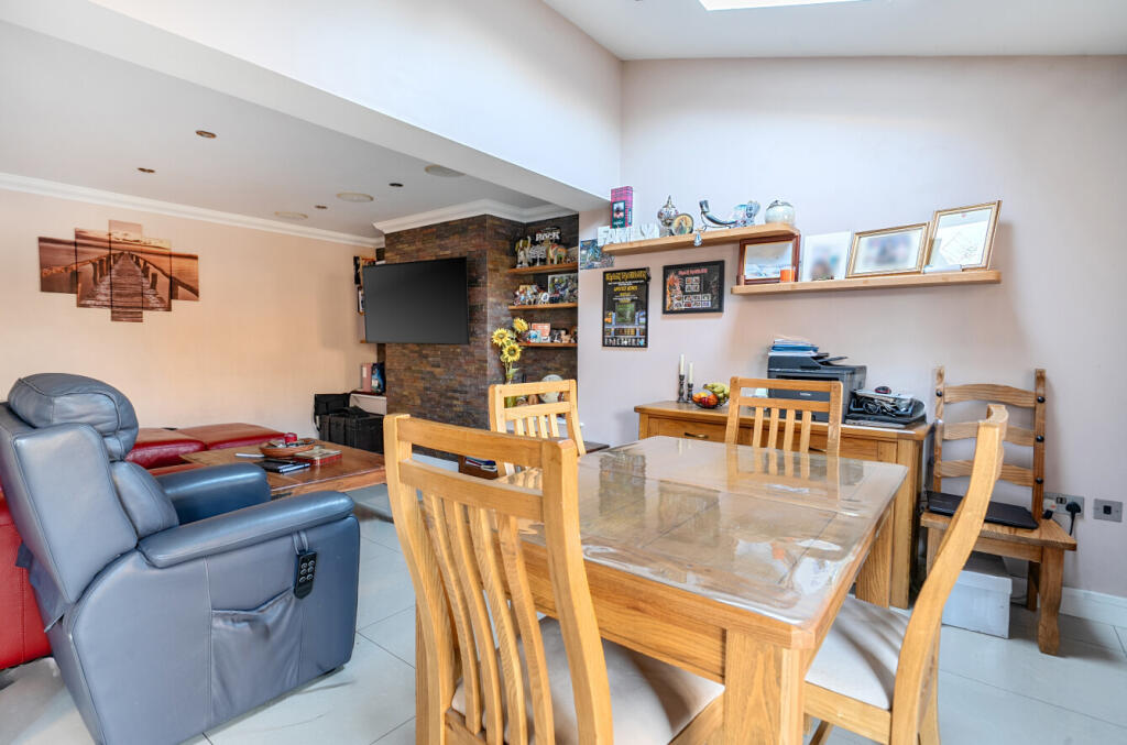 1396044-4-695e4ca...