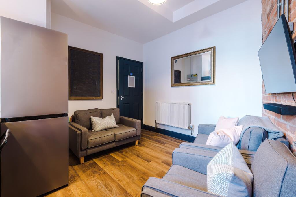 Flat 10, Shoe and Boot, Living Room 3