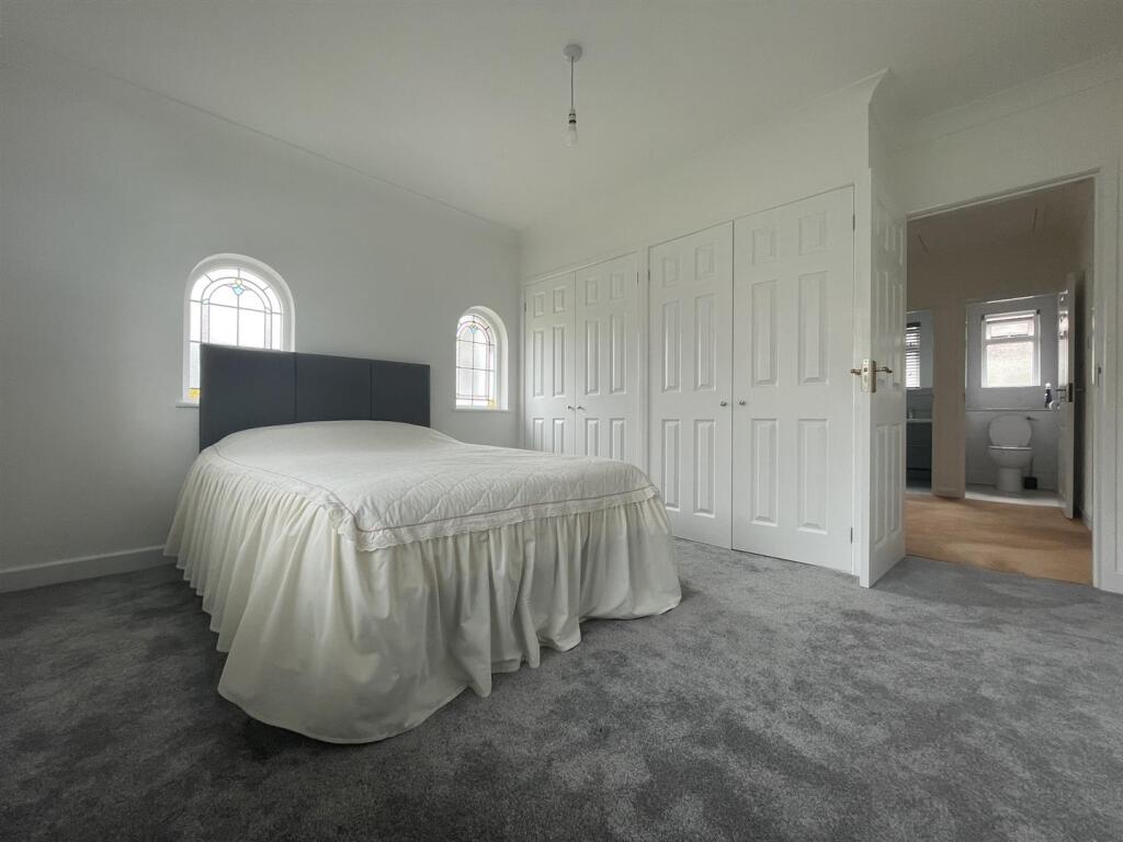Bed 2.jpg