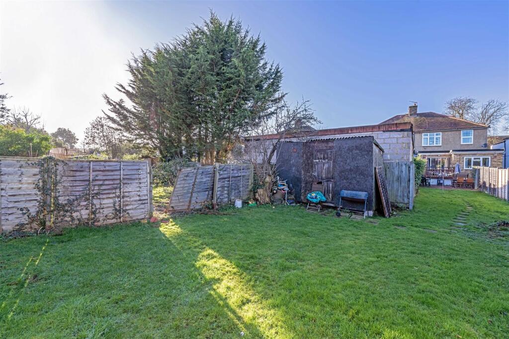 111B Wood Lane Isleworth, TW7-LOW RES-25.jpg