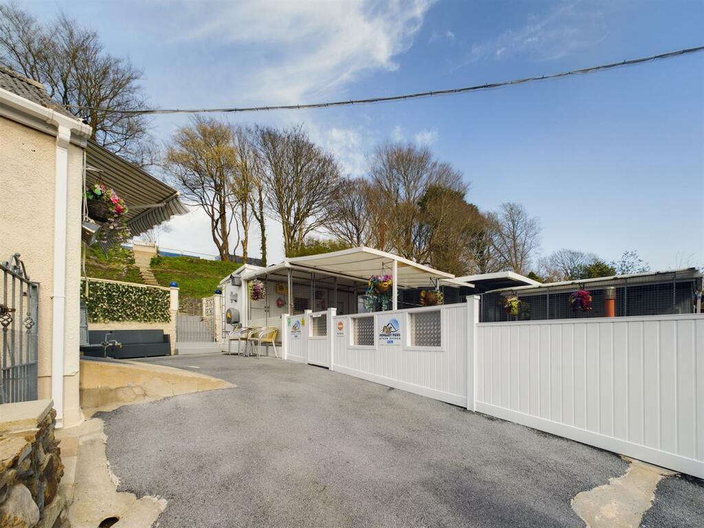 kennels &amp; Driveway