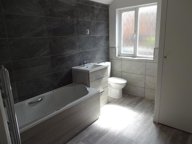 127GlassbrookBathroom