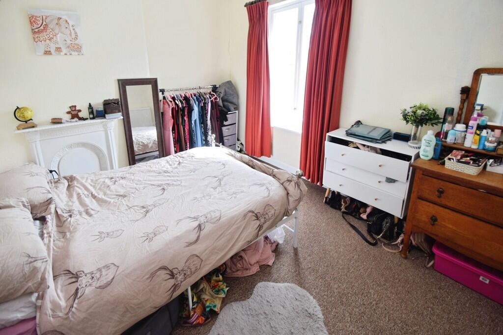 f6f65c03-Bedroom ...