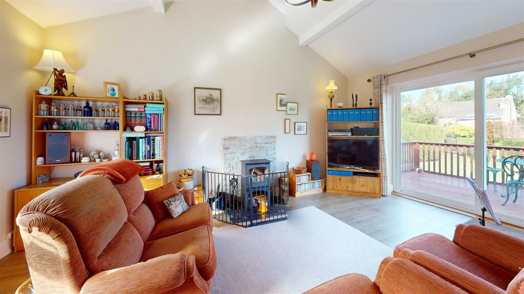 EAAfpTTAZ7U-Living_Room.jpg