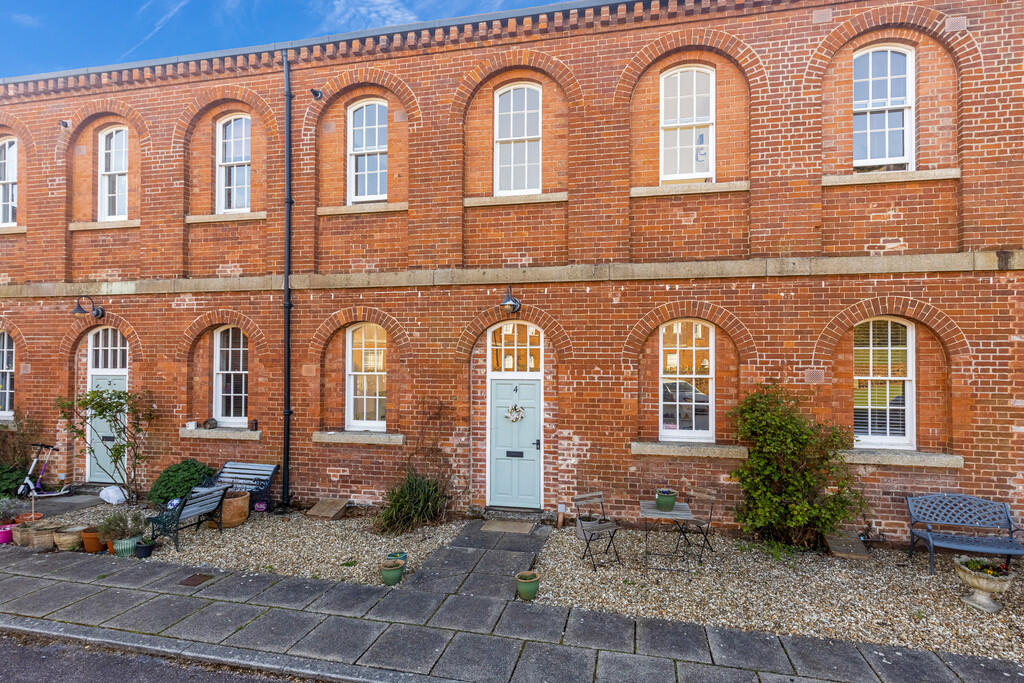 A06 - 4 Powderham...