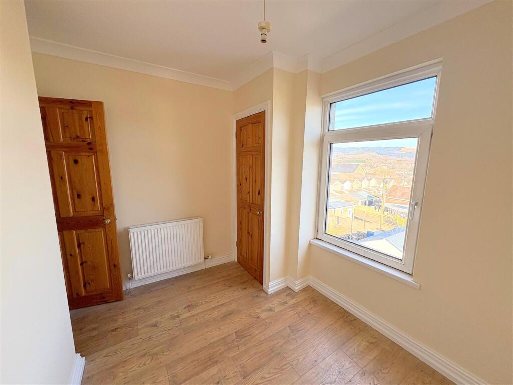 Bedroom 3b.jpg
