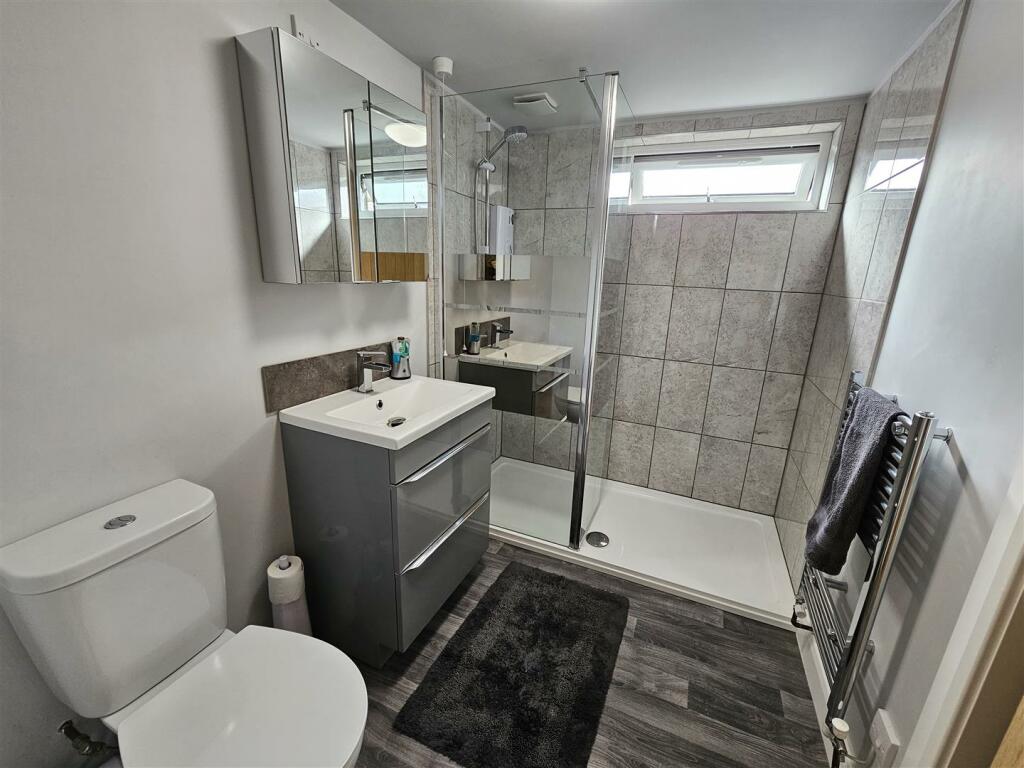 Other shower room.jpg