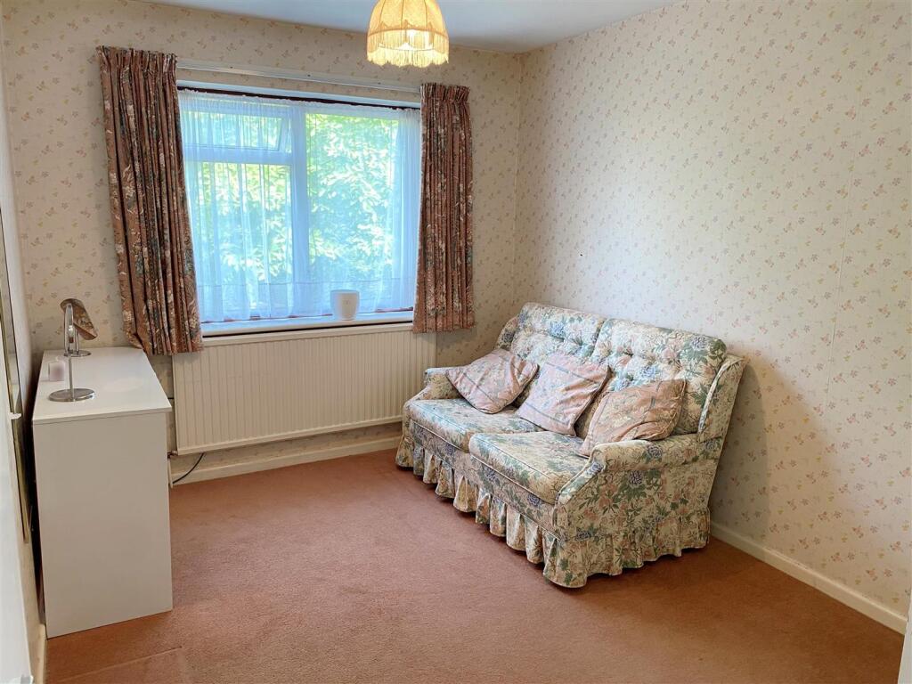 Bed 4.JPG