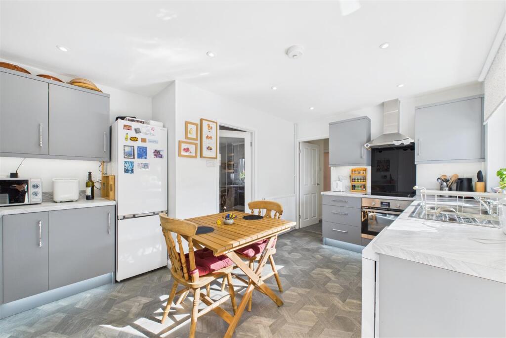 Kitchen Dienr