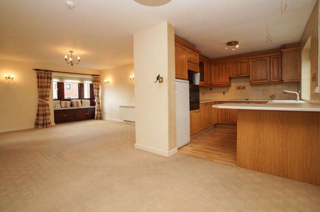 Open plan dining lounge/kitchen