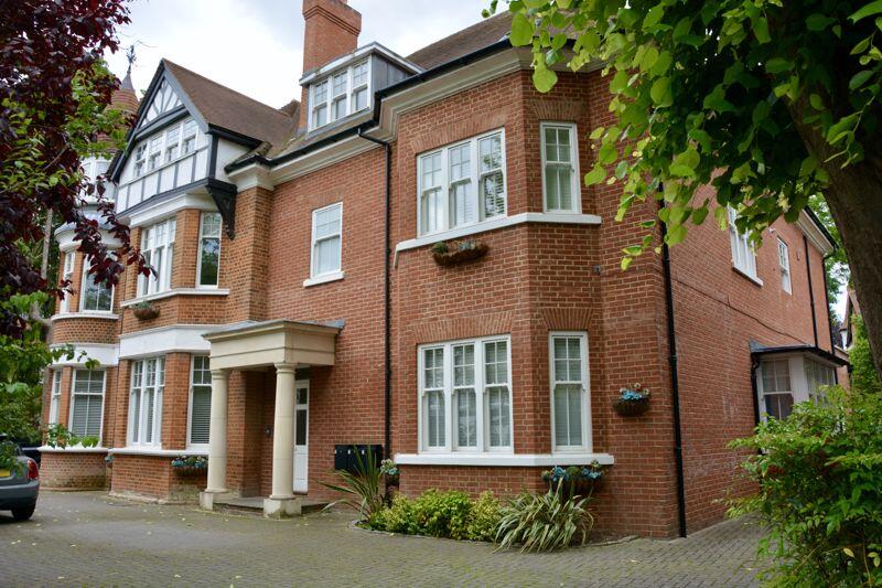 Bridge Road, East Molesey