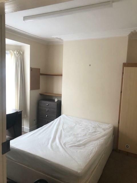 14 Mel  Bedroom.jpg