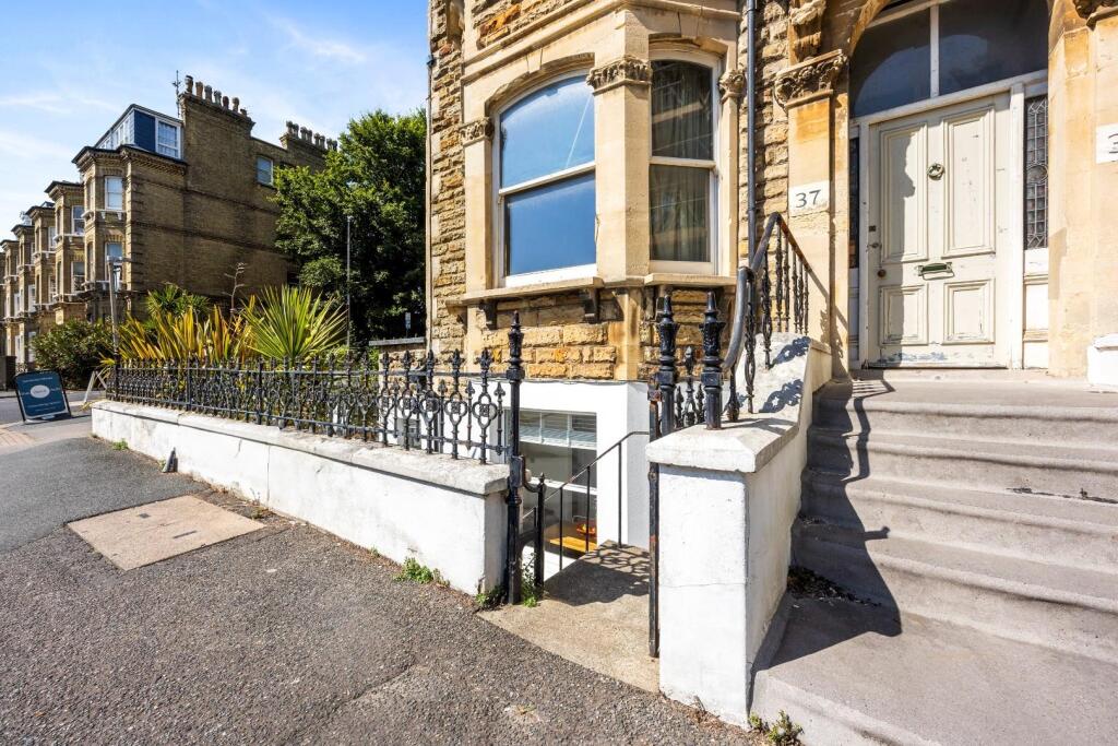 Cromwell Road, 37E-004.JPG