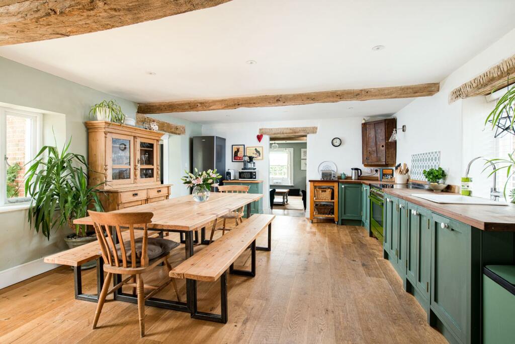 Kitchen_1.jpg