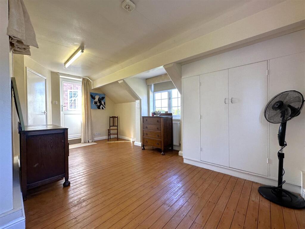 Annexe First Floor Space 706