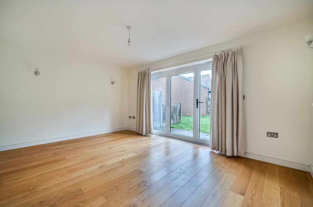 Oakdene Road, Peasmarsh, Guildford, Surrey, GU3