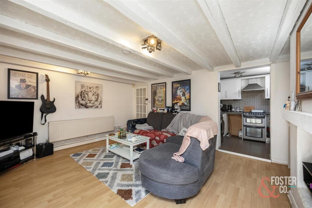 York Road 34, Basement Flat-007.JPG