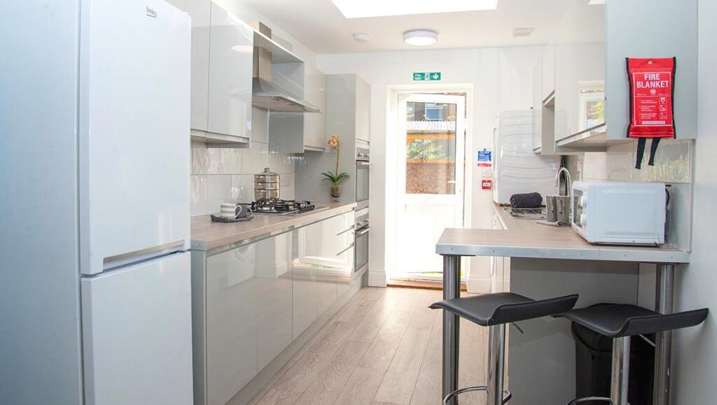 7-bed-student-house-hudson-road-portsmouth-(62).jp