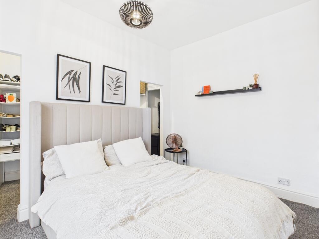 CAM03729G0-PR0076-STILL012