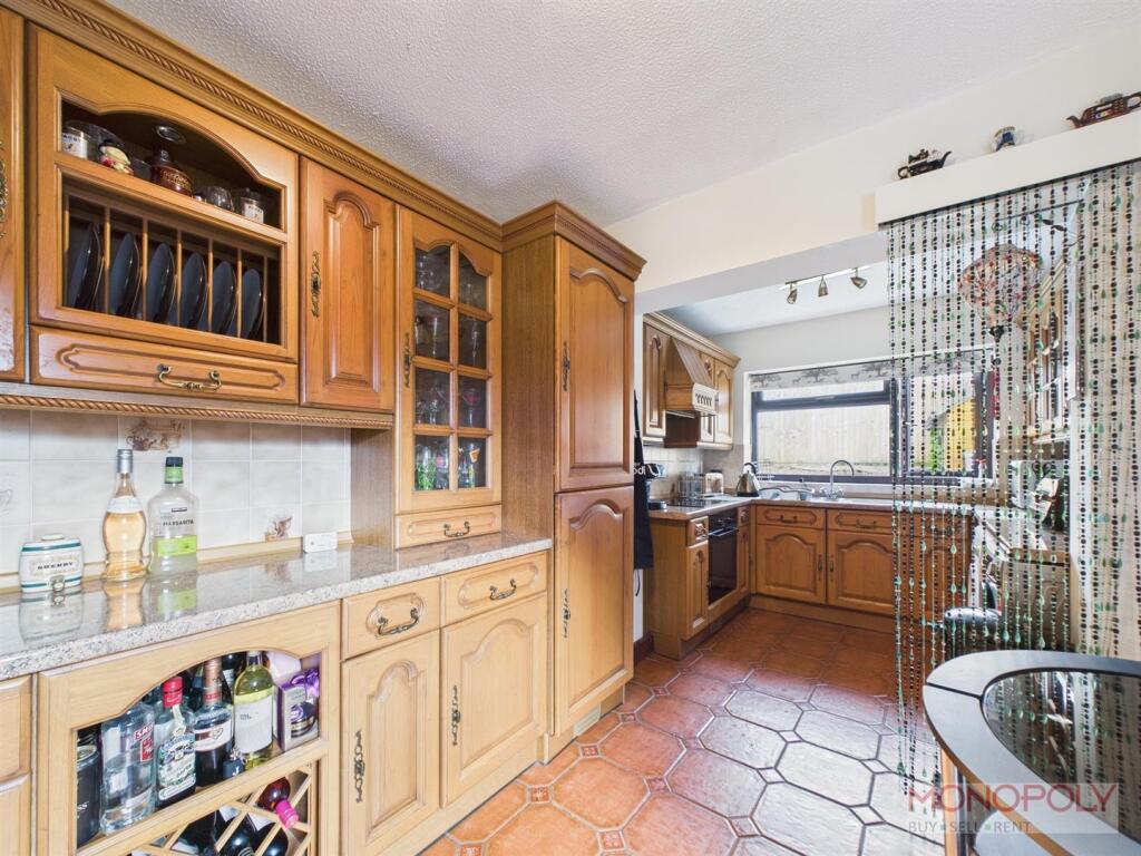 KITCHEN/ BREAKFAST ROOM