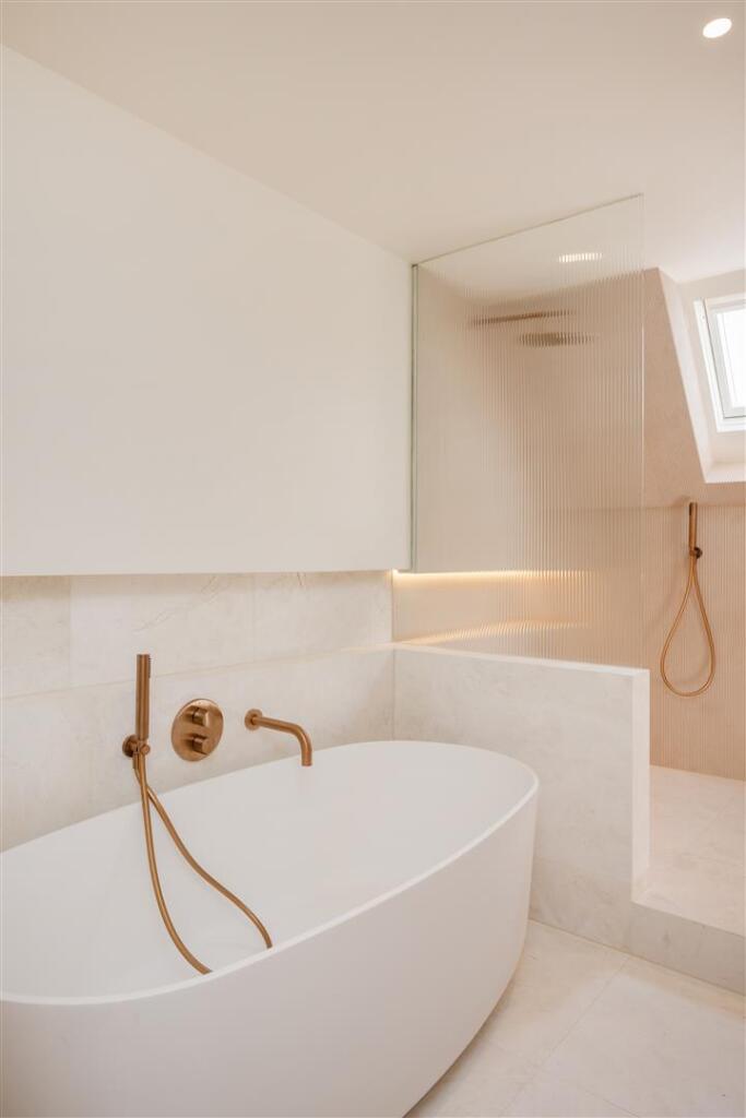 Flat 5 Walton House Hi-25.jpg