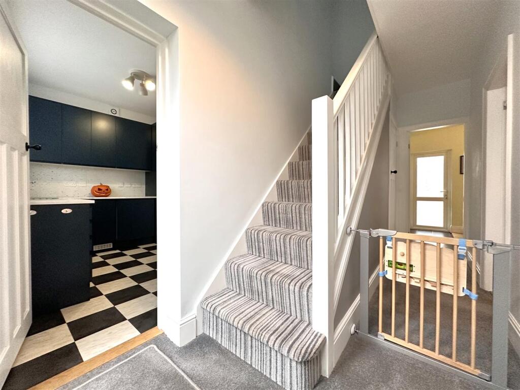 Inviting Entrance Hall 116