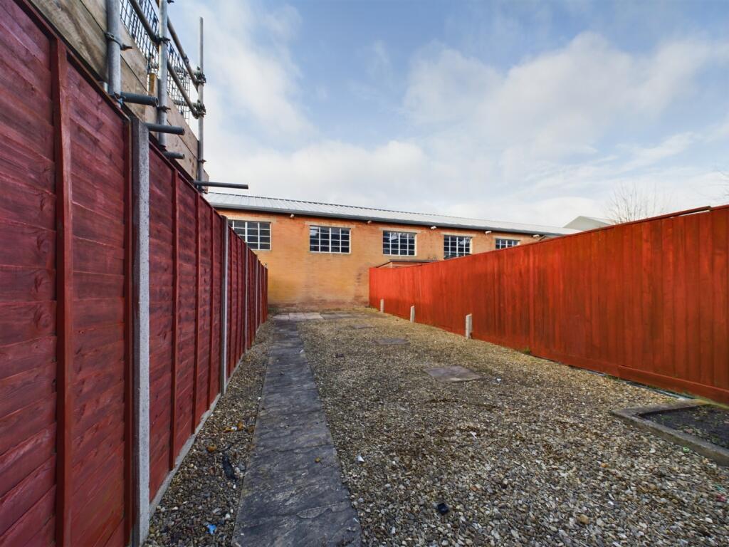 CAM01740G0-PR0313-STILL006