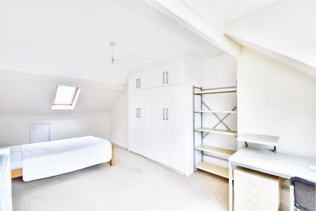 Bedroom_1(a).jpg