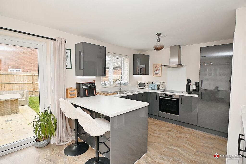 Kitchen / Dining room
