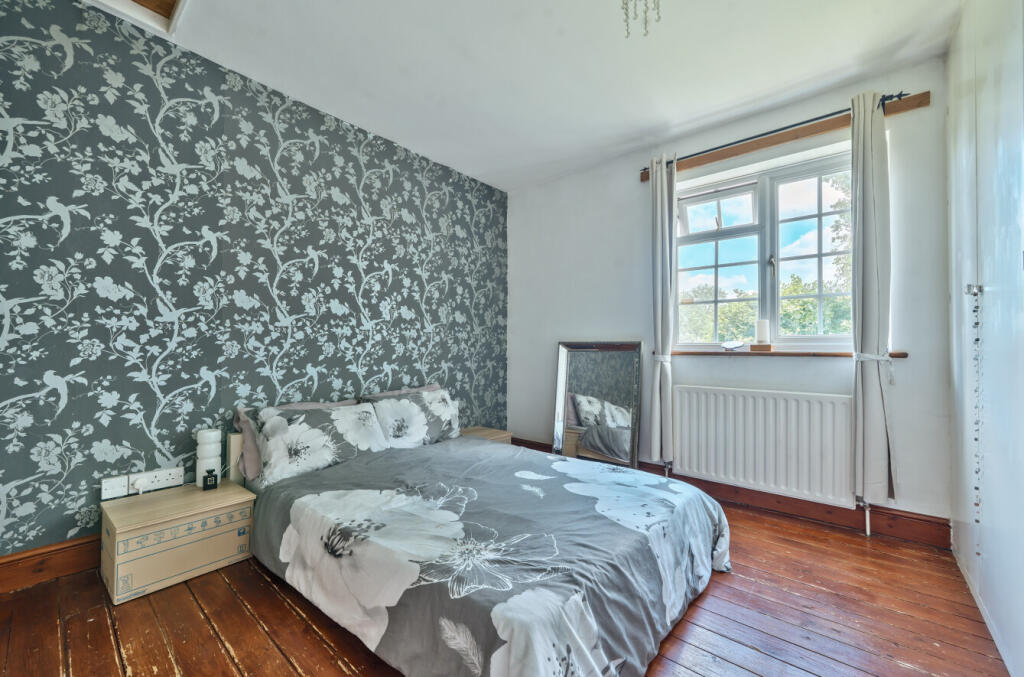 1305724-18-684993...