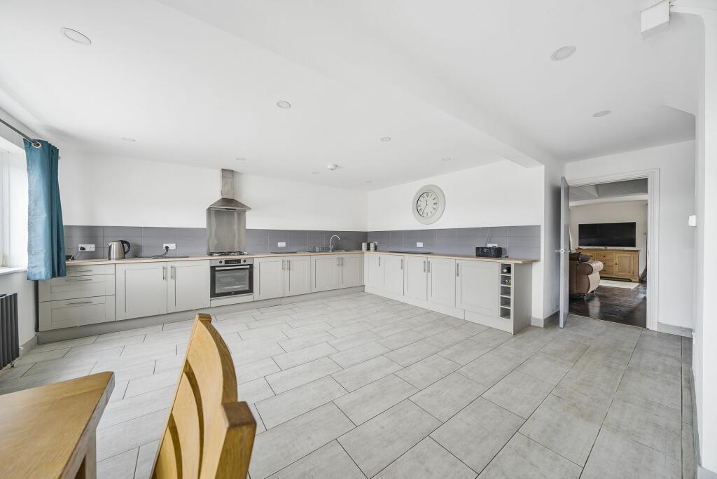 Kitchen/Dining Room (3)
