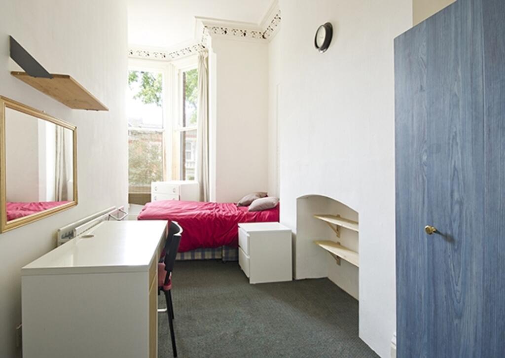 A bright and inviting double bedroom, perfect f...