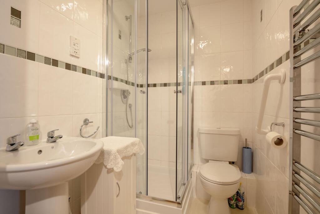 Bed 1 Ensuite