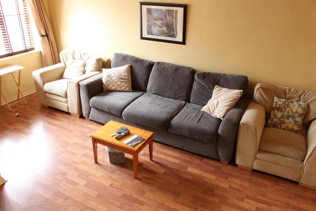 28 Barnsley Close, Atherstone