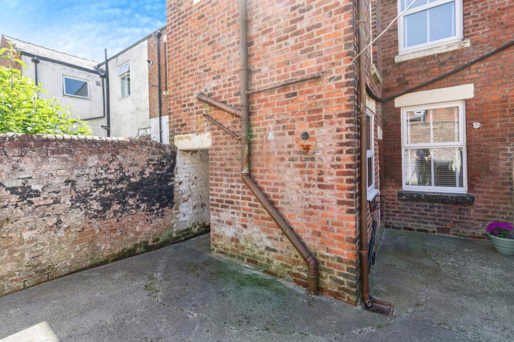 Rear Yard &amp; Lobby